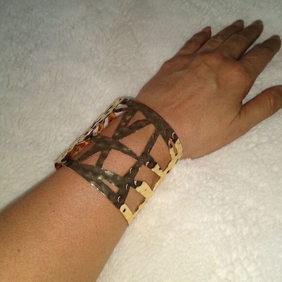 NWT Amrita Singh Bali Brass Gold tone bracelet - Picture 6 of 6